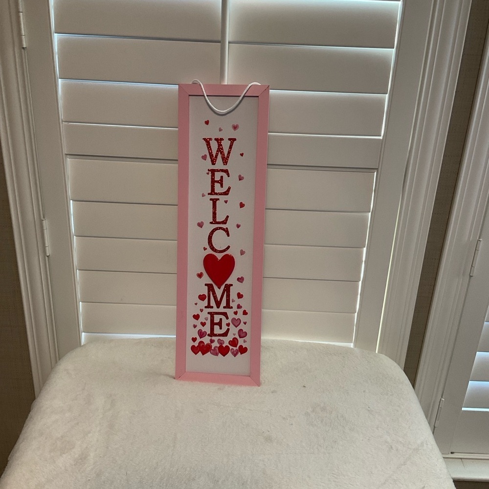 Pink and Red Welcome Sign - Heart Decor